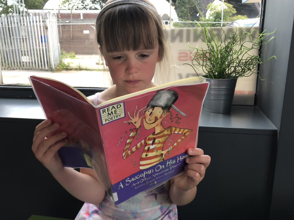 HelksVicky's tweet photo. #MNASummerReadingBingo reading a book of poems https://t.co/O4eBY27nU1