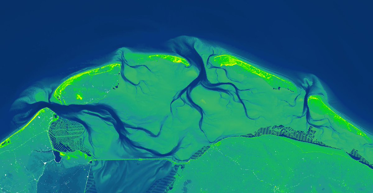 stvno's tweet photo. Dutch #ahn2 height and #bathymetry depth data combined in one map with a single classification

left: The #Wadden islands are almost indistinguishable from the Wadden sea
right: #Flevoland's 'height' is similar to the depth of the water around it

#mapporn #OpenData #geonl https://t.co/liQH426MDb