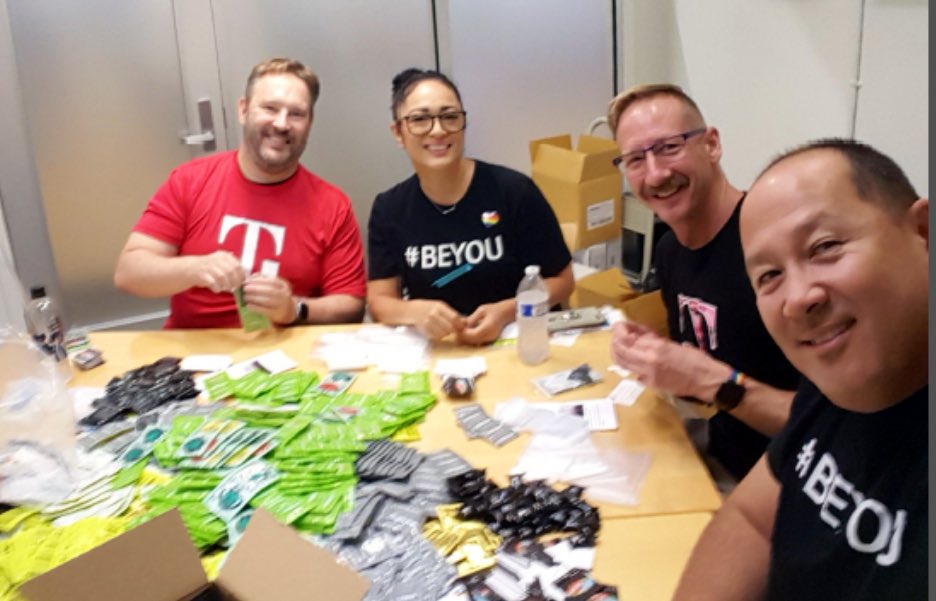 ItsjustJud's tweet photo. A small put mighty #PAN crew assembling over 1️⃣8️⃣0️⃣0️⃣ kits for Chicago’s #MarketDays in partnership with #HowardBrown and the #BroadwayYouthCenter #beyou #DIChicago @CHI_KarinaP @its_me_JenV @supermercado21 https://t.co/9bzZIXiPhA