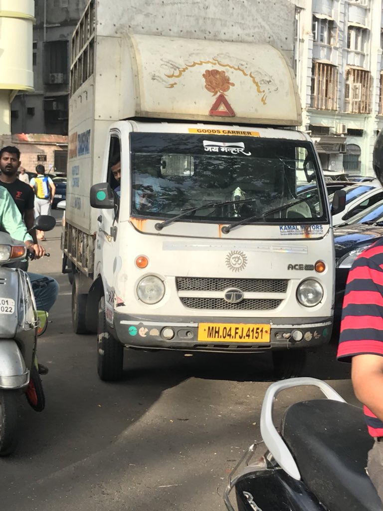 chiragforpeople's tweet photo. This tempo is parked on the road near August Kranti Maidan.. not willing to move.. @MumbaiPolice https://t.co/cEEOK3fPRS