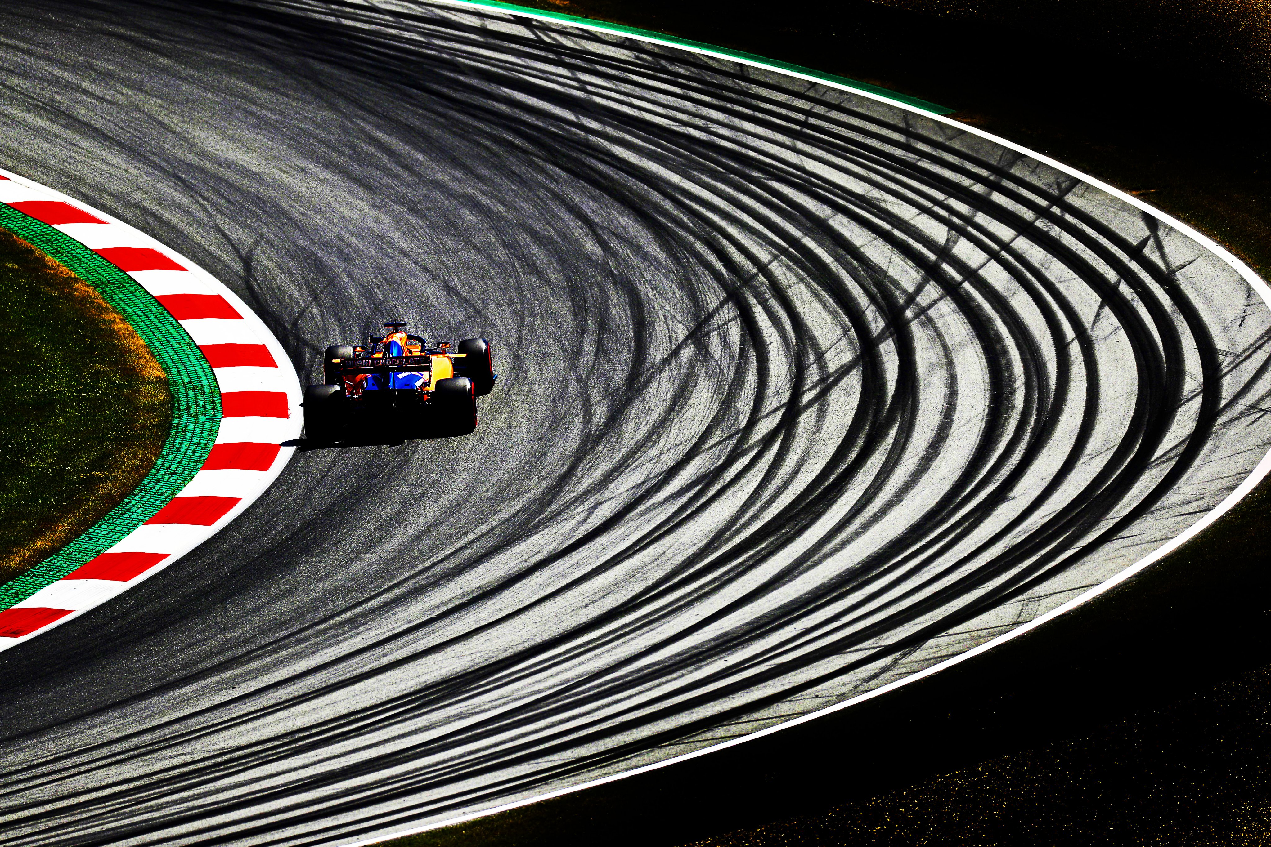 ECVMiIlXYAUUndM?format=jpg&name=4096x409