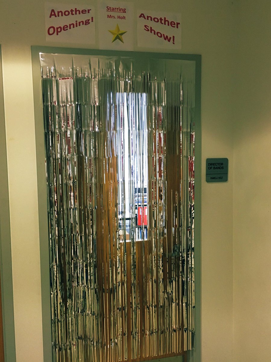 pdsholt's tweet photo. First day @DeerfieldHS. Excited &amp; nervous then came in to this. ♥️♥️  Let’s go Warriors! https://t.co/IuU8k9VGG0