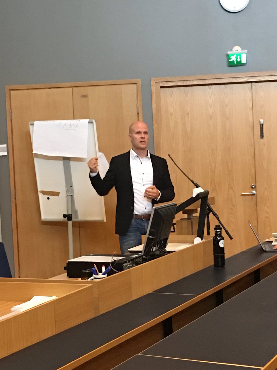 SikanenSatu's tweet photo. @EtelKarjalanlii’ton ja @SaimaanAMK’n yhteisessä @EtelaKarjala’n innovaatioseminaarissa @TuroKilpelainen valottaa #LAB AMK:n strategiaa. TKI-toiminta ja yritysten palvelurooli nousevat uuden AMK:n keskiöön niin Lappeenrannassa kuin Lahdessa👌 #uusinajattelijat https://t.co/fxKEnxc5ZM