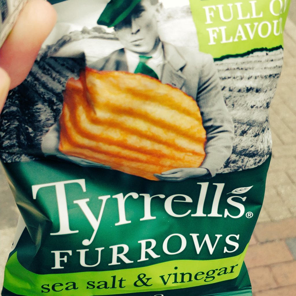 vincelund's tweet photo. @lartymcparty I just LOST Meal Deal or No Deal!... These are NOT in the offer 😩 https://t.co/DmJHNy9NT4
