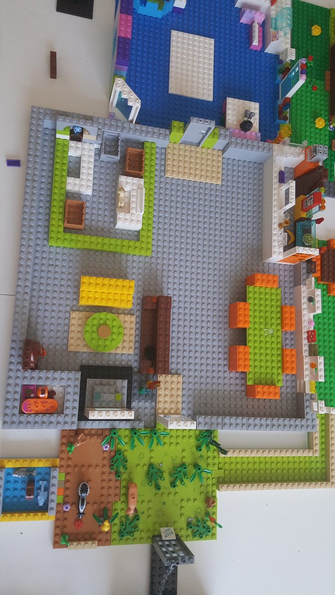 slorfin's tweet photo. more lego building....share your recent lego creation #lego #ididthis https://t.co/vFM8GI2LjO
