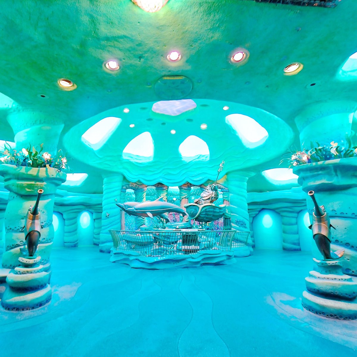 Mezzomikiのディズニーブログ 海中世界を紹介 東京ディズニーシー マーメイドラグーン アンダー ザ シー 詳しくは T Co 2gvgyhyef9