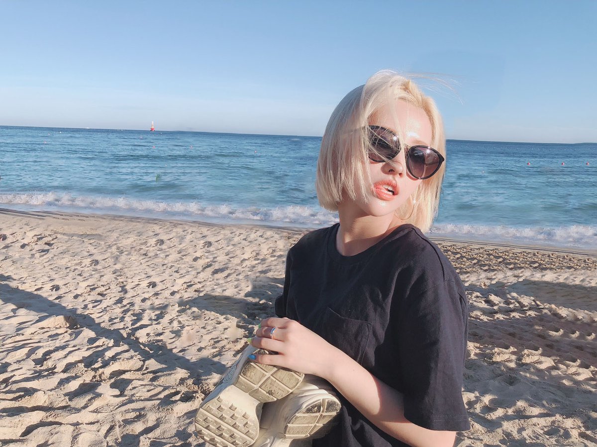 official_i_dle's tweet photo. [#소연] 부산🏄‍♀️ https://t.co/f347u8tHbO