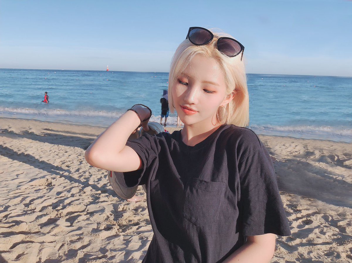 official_i_dle's tweet photo. [#소연] 부산🏄‍♀️ https://t.co/f347u8tHbO
