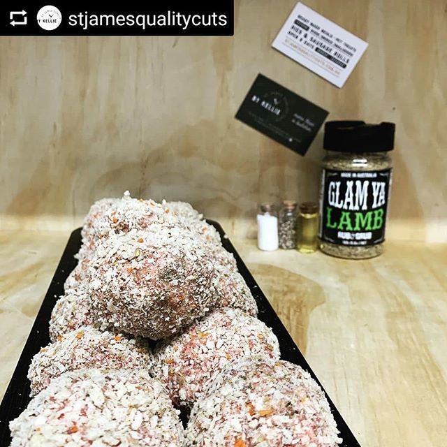 Ohh this is beautiful darl! What do you call these things again?
🏰🇭🇲
•
#repost @stjamesqualitycuts
•
How do you like a little lamb rissole on a Monday night? 🥳Introducing the Glam Ya Lamb rissole,
•
Not only is the spice rub a local small family,… ift.tt/31Qeg2J