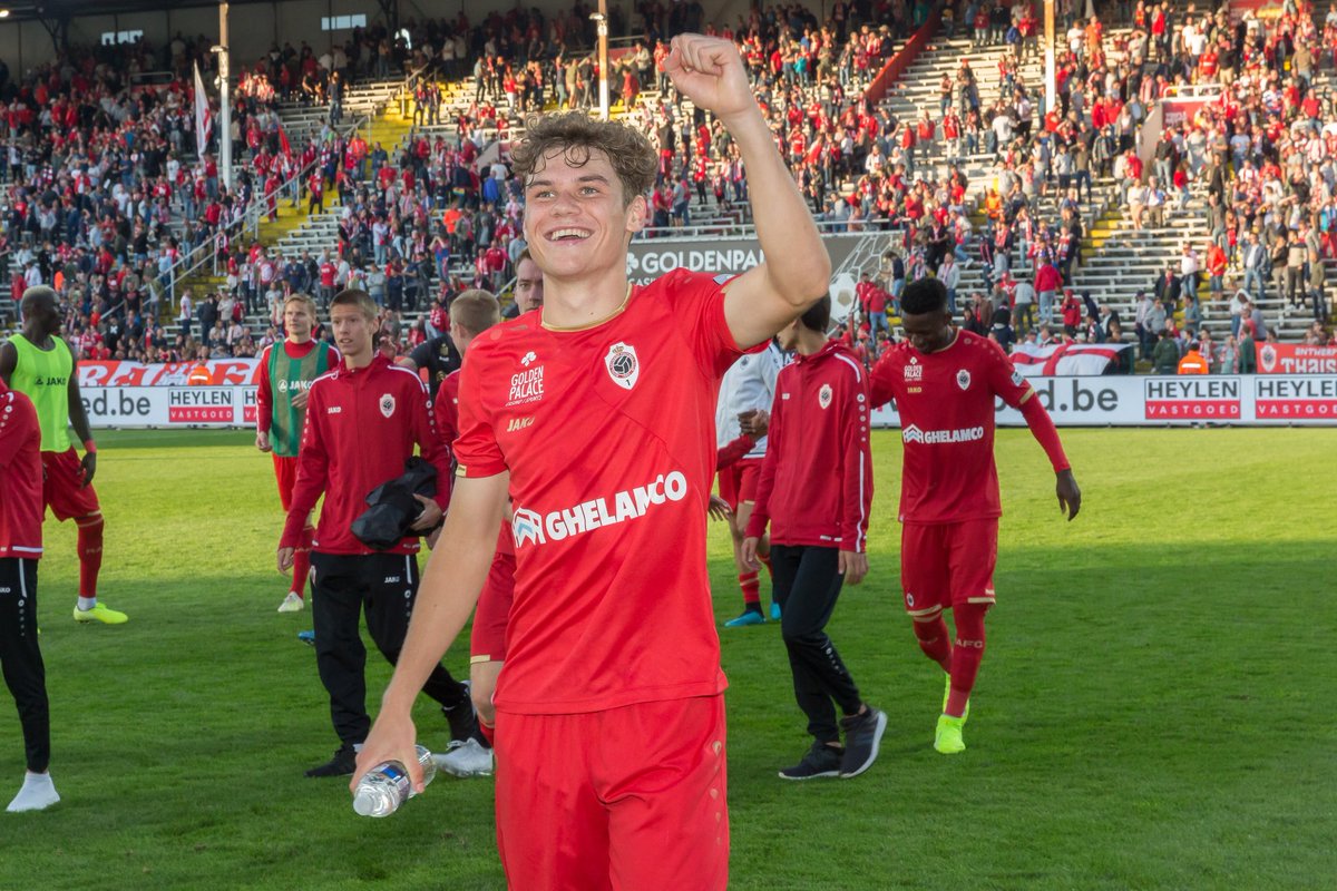 ConnectManagem1's tweet photo. ✔️1ste basisplaats
✔️1ste Man Van De Match! 💪🏻
#RobbeQuirynen #RoyalAntwerp #ManVanDeMatch #proud #koelekikker https://t.co/yoMrsublBj