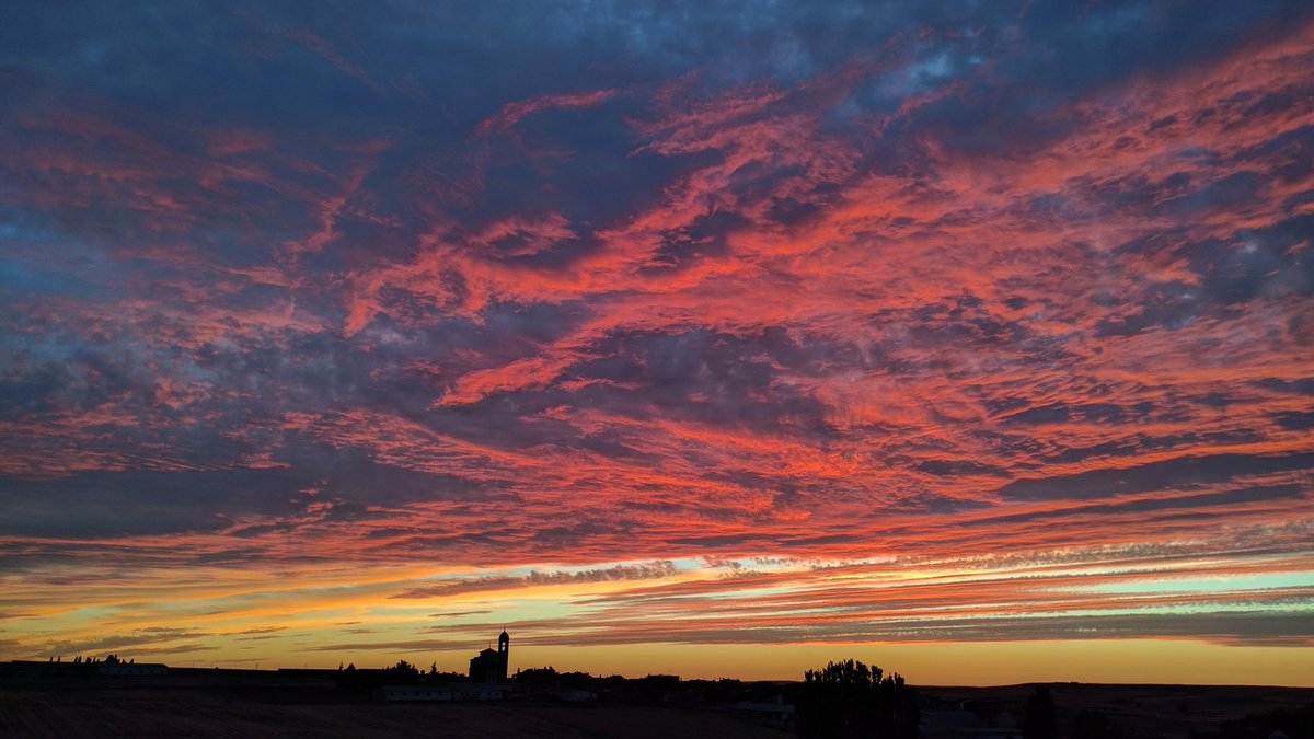 alconchel22's tweet photo. Dos de las que creo mis mejores fotos hechas con movil.
(Primera con el #Nexus6P, la segunda con el #GooglePixelXL)
#DíaMundialdelaFotografía https://t.co/VjRCMBJu9M
