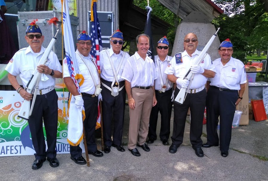ScalaJoseph's tweet photo. An honor &amp; privilege to sing our #NationalAnthem and be a part of IndiaFest Milwaukee 2019.  With the great Architect of this Event, Purnima Nath, and an honor to stand with our Hispanic Veterans of the American GI Forum. #IFM2019 #IndiaDayWI #DICCE #IndiaFestMke https://t.co/CWSsse4iT5