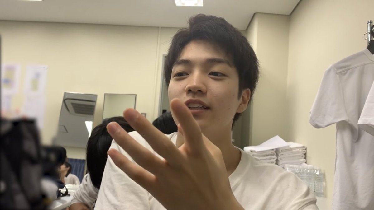 _____dn_'s tweet photo. 「わかる？女の子一人で夜道歩かせるんは危ないやん？ほんまなにがあるかわからへんし。せやけど、俺に脈アリなんかわからん女の子に『送ろか？』とか言えへんやんわかる？やから俺は、送りたい気持ちを堪えて、『気ぃつけて帰りや』って言うねん。あと『家ついたら連絡してな』も付け加える」 https://t.co/UwAsQK2gCE