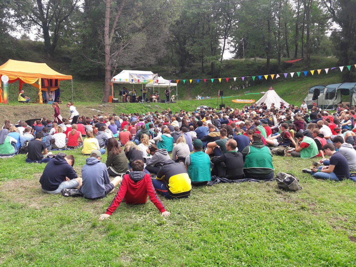 PastoJeunes14's tweet photo. Le soleil se lève pour accompagner notre prière !
#pelejeunes #lourdes #prier #praizeup
#heureuxdevivreheureuxdecroire https://t.co/DzRUSneM2h