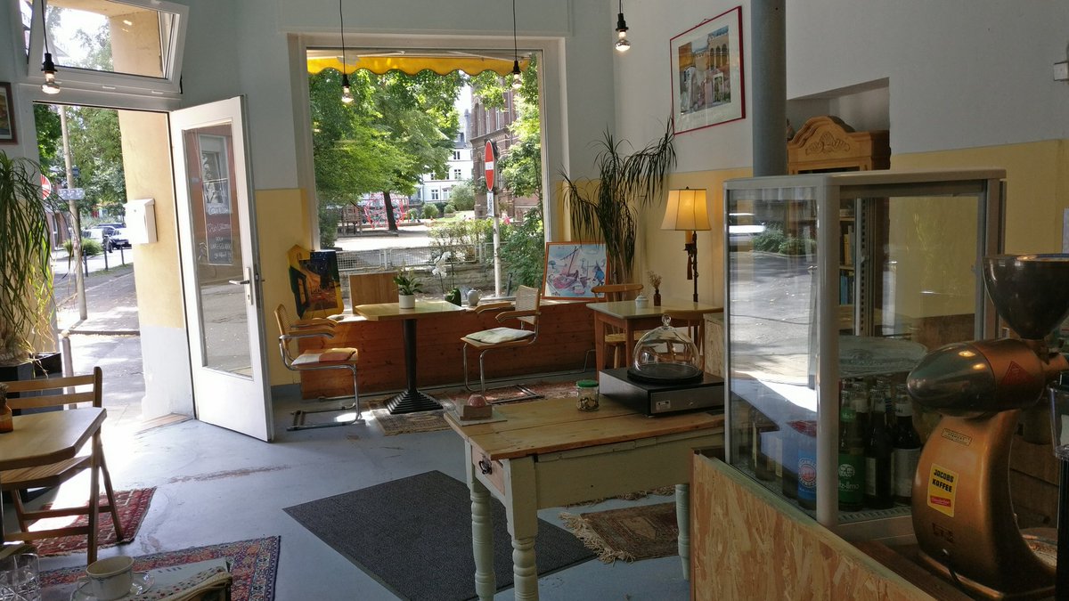 FreifunkWitten's tweet photo. #Freifunk jetzt auch im Café Milchmichl in der Gerichtsstraße 10 im Wittener #Wiesenviertel!

Hier kann man gemütlich einen Kaffee oder eine Mate trinken und dabei nun auch freies, unüberwachtes und kostenloses Internet nach Herzenslust nutzen! 👌

#Witten https://t.co/z6TRXqmpjP