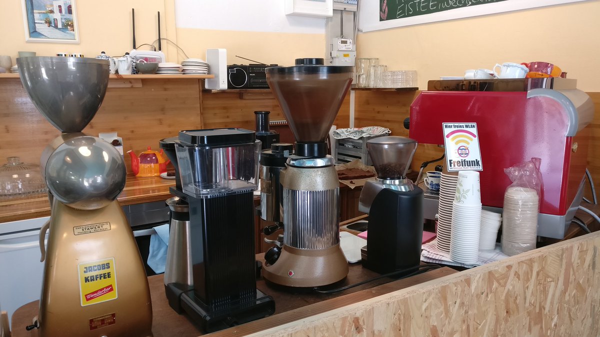 FreifunkWitten's tweet photo. #Freifunk jetzt auch im Café Milchmichl in der Gerichtsstraße 10 im Wittener #Wiesenviertel!

Hier kann man gemütlich einen Kaffee oder eine Mate trinken und dabei nun auch freies, unüberwachtes und kostenloses Internet nach Herzenslust nutzen! 👌

#Witten https://t.co/z6TRXqmpjP