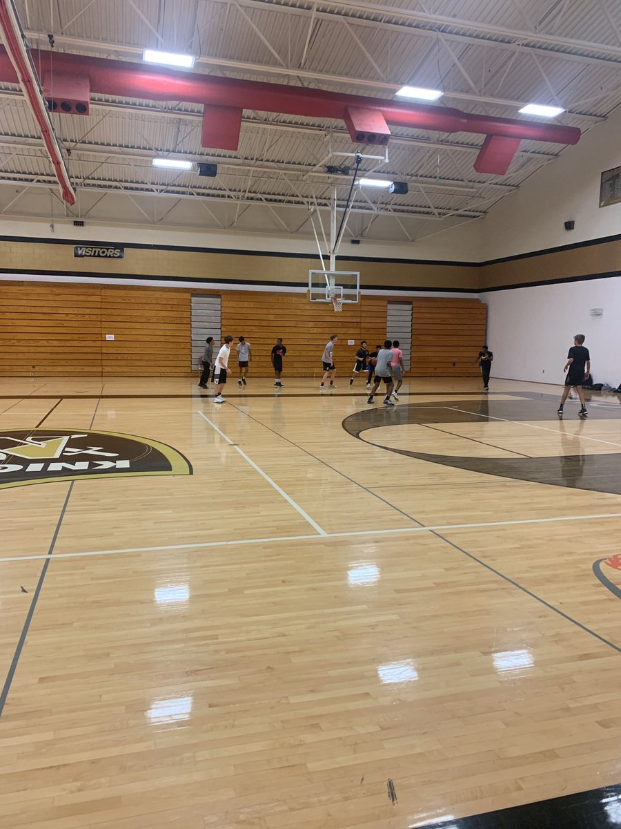 Good number of guys in the gym on a Monday morning. Great way to start the week!