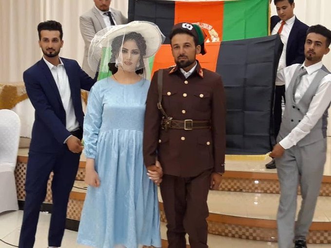 In Balkh province a couples wear Afghan National hero #ShahAmanullah & #Queensoraya clothes in its wedding party this is a good initiative