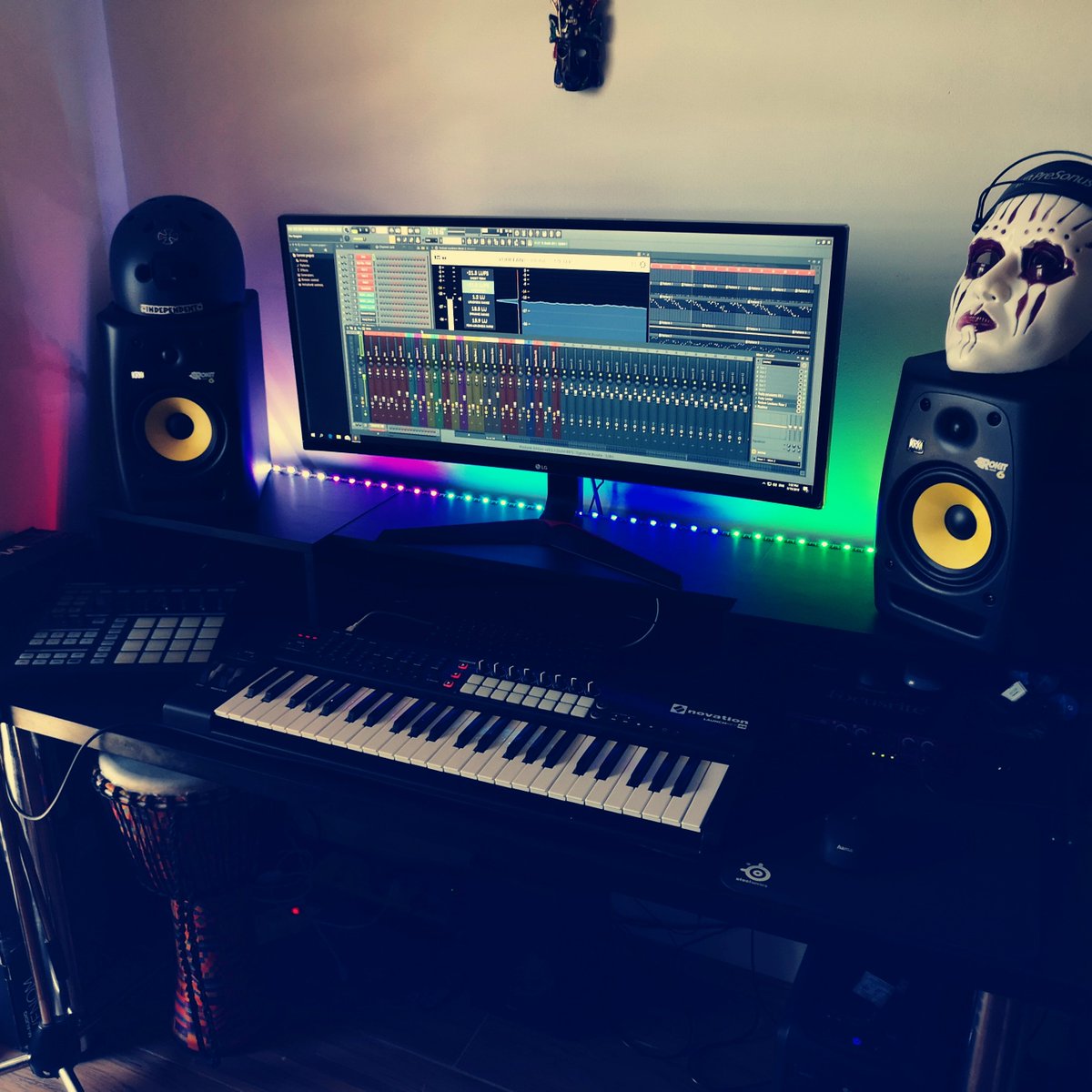 proxiusmusic's tweet photo. Got myself an early birthday gift! Working with ultra-wide monitor is extremely beneficial indeed. #musicianlife #proxiusmusic #studio #homestudio #musicstudio #workstation #producingmusic #producer #musicproducer #psychedelic #downtempo https://t.co/YEOP9oxrPN