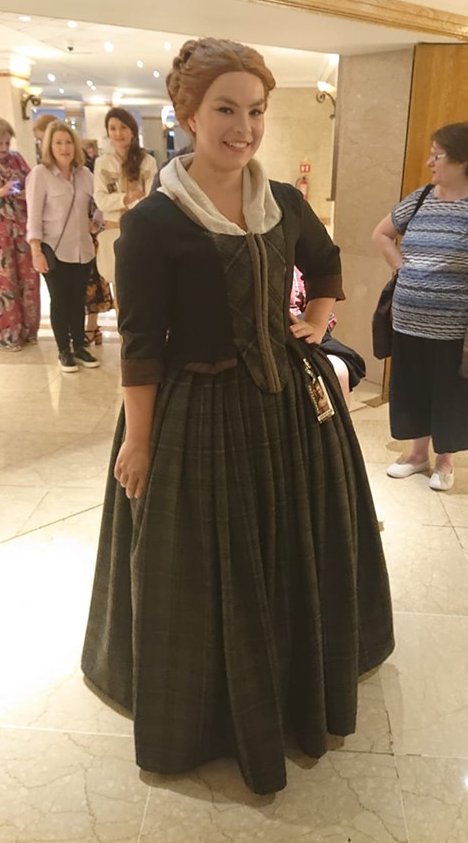 Daeris_Cos's tweet photo. Many many thanks to @OutlanderCostum for sharing so many photos of Brianna's tartan dress! It was a massive help in recreating this costume! #outlander #briannafraser #cosplay https://t.co/bUTDXPwRh7
