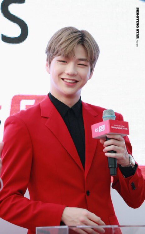 just_dani_u's tweet photo. 대한민국 넘버원 셀럽 강다니엘
190819
#강다니엘 #KangDaniel #redonme
#カンダニエル #คังแดเนียล #姜丹尼尔 #КангДаниэль #녤 #KT런칭쇼 https://t.co/TAhRtboy9i