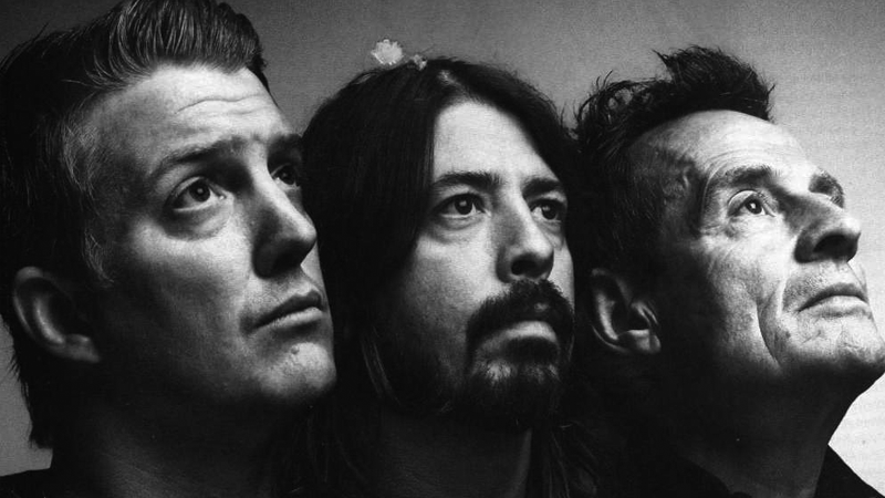 ArrowTVRock's tweet photo. Dave Grohl over Them Crooked Vultures: ‘Er borrelt wat’

Lees meer: https://t.co/Vd2m2nA4ZY https://t.co/H3vjyS7fZj
