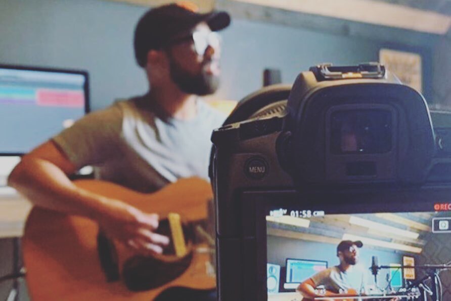 FutureObsession's tweet image. A glimpse at the glorious home studio of @joellevi.

Catch our interview and Joel's live performance on our latest episode!

Smarturl.it/futureobsession 

And big thanks to our crew, @jeffreymyers and @creekmoremusic, for hitting the road with us.