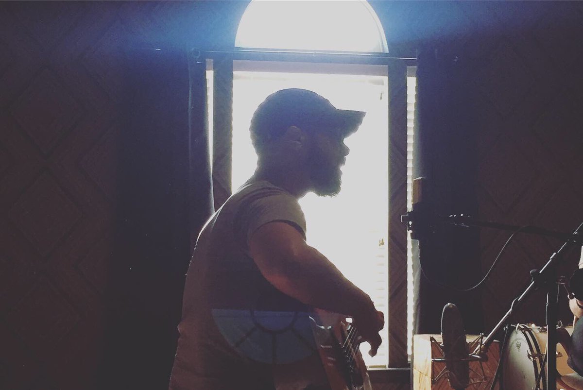 FutureObsession's tweet image. A glimpse at the glorious home studio of @joellevi.

Catch our interview and Joel's live performance on our latest episode!

Smarturl.it/futureobsession 

And big thanks to our crew, @jeffreymyers and @creekmoremusic, for hitting the road with us.