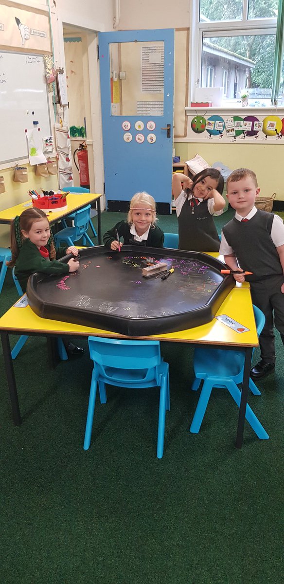 ShottsStPats's tweet photo. Busy bees in p2/1 🐝
#developingliteracyskills #exploringpattern #playing #lovingschool https://t.co/YdddRUnry2