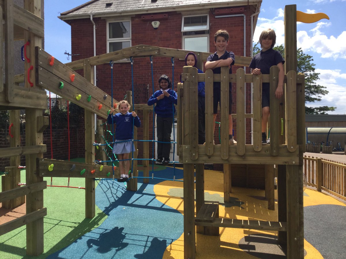 OutdoorPlayUK's tweet photo. Check out our Newtown Primary School project completed just before the children broke up for summer break!!😁 https://t.co/mly34zDU2P