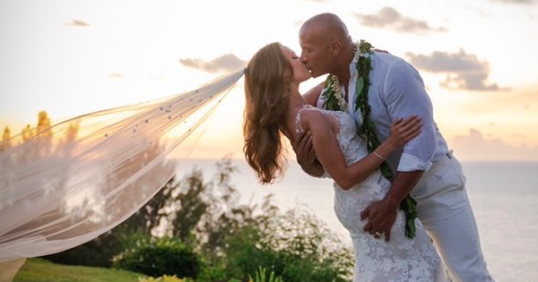 Urban96FM's tweet photo. #MajorTeaAlert
Dwayne "The Rock" Johnson Is married! ๐ฑ
He married his longtime love Lauren Hashian yesterday in Hawaii.
Congratulations to the new Mr & Mrs Johnson.๐๐
#UrbanXtra
https://t.co/xEJlO52o81 https://t.co/JSxbJFkLeg