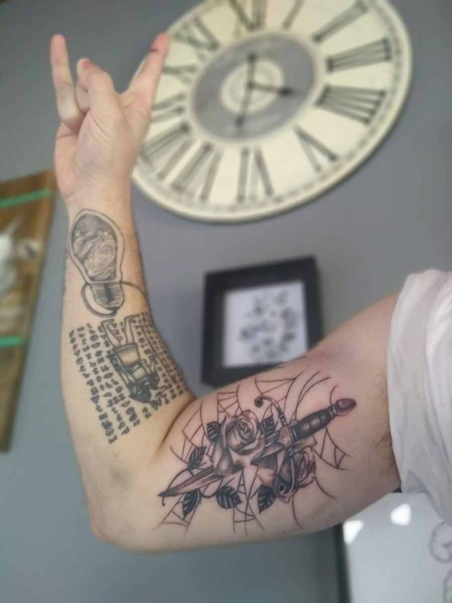 victorvsch's tweet photo. #tattoo realizada no brother @diegonnunes ainda quentinha do forno 😎💪 https://t.co/sok6rwwonv