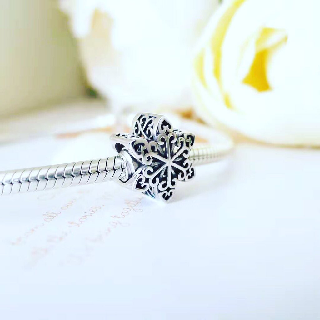 Jinghandmade's tweet image. New in my #etsy shop: Hollow Snowflake Charm, Sterling silver Snow Charm Fit for European Snake Chain Bracelet #silversnowflake #snowflakebead #silvercharm #braceletcharm #pandoracharms #europeancharm etsy.me/2YnYpGr