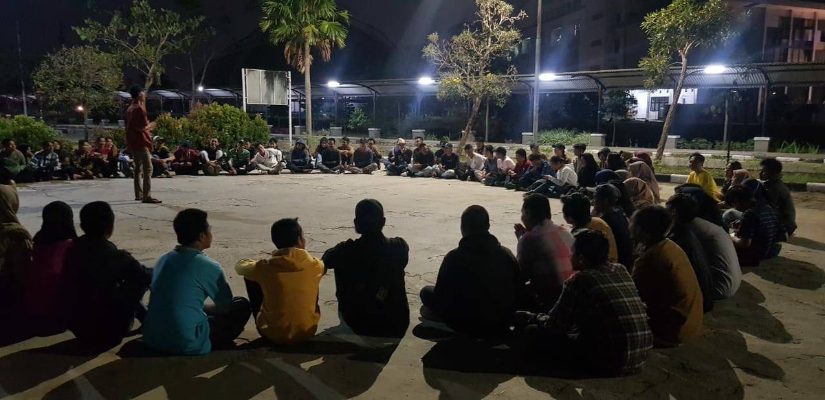infohmdt's tweet photo. [LIVE REPORT]

Sedang berlangsungnya acara first meet mahasiswa/i D3 Teknologi Telekomunikasi yang berlangsung di samping GKU

#HMDT
#KabinetWiraMuda
#SanggupMampuBisa https://t.co/szzYYLCJGN