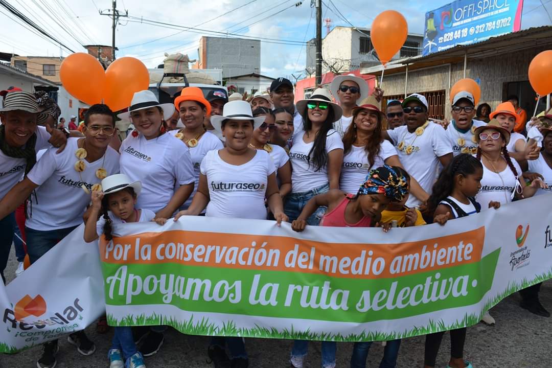 futuraseo's tweet photo. Futuraseo, orgullosamente una empresa antioqueña. En el desfile de la Antioqueñidad realizado en Apartadó acompañamos con la alegría de nuestros talentos, exaltando la tradición del territorio. 
 Prestamos el servicio de aseo en #Urabá y #BajoCauca con calidad.
@alcaldeapartado https://t.co/iP0Xnfdaxd