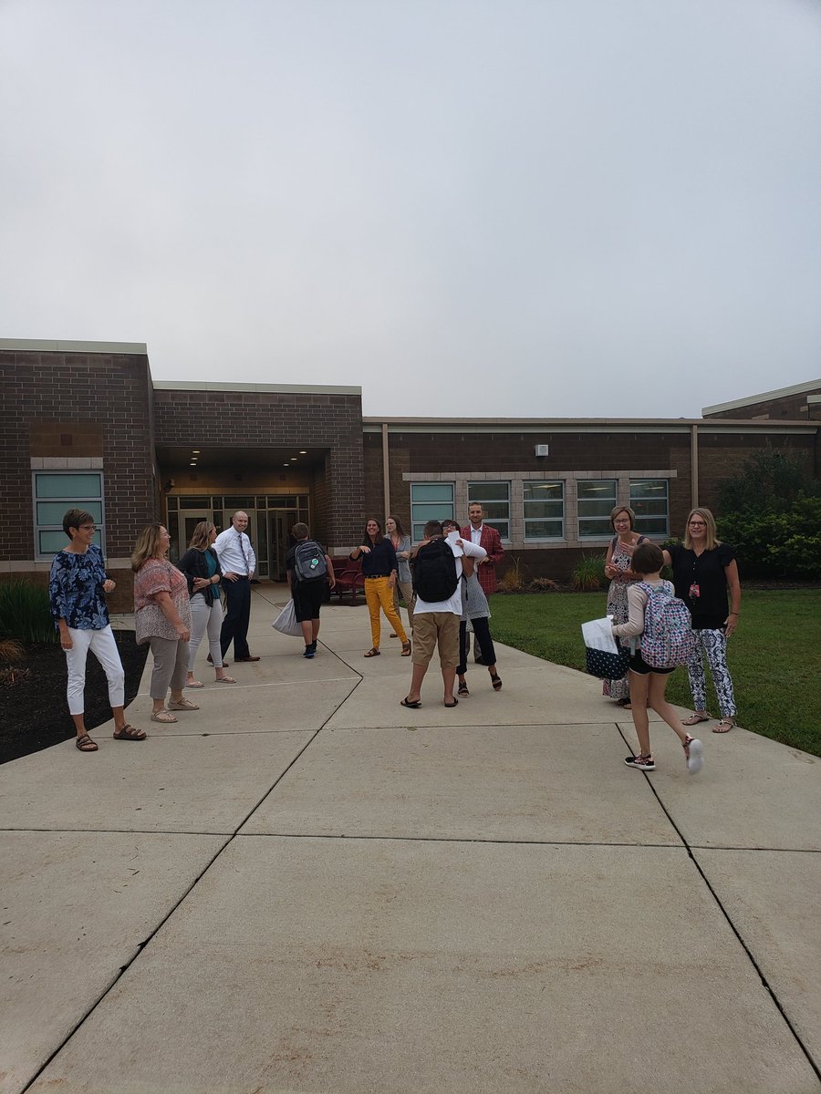 wauseonmiddle's tweet photo. Here is what the students saw this morning coming in the building! https://t.co/Lz2NbCToTu
