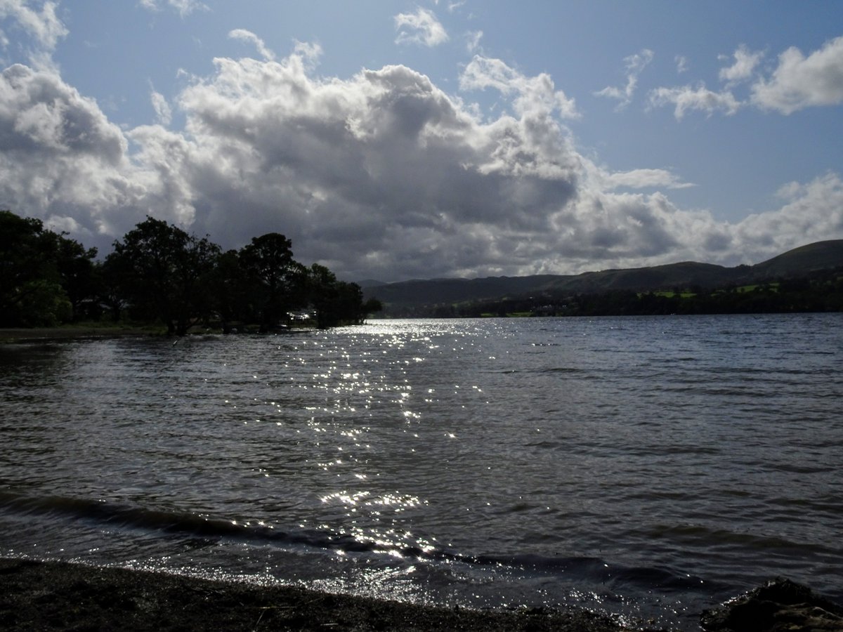 It's #MondayMotivation time! Tell us about an awesome thing that happened this weekend that made you 😀 smile 😀#TravelTribe

For us, we managed to see some wonderful #Sunshine in the #LakeDistrict in amongst the rainy showers! 

Here's a shot of #Ullswater lake.