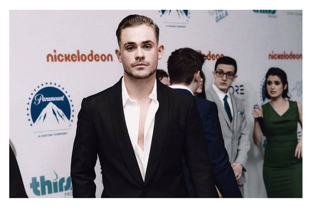 shadeofindigos's tweet photo. @OfDozyGeek ชื่อ: Billy Holt
โรงเรียน: Hargrove High School
คู่เดท: Abigal Grant @notasweetsixten 
ชุด: (แนบรูป)
อื่นๆ: — https://t.co/v3CVZK7c3z