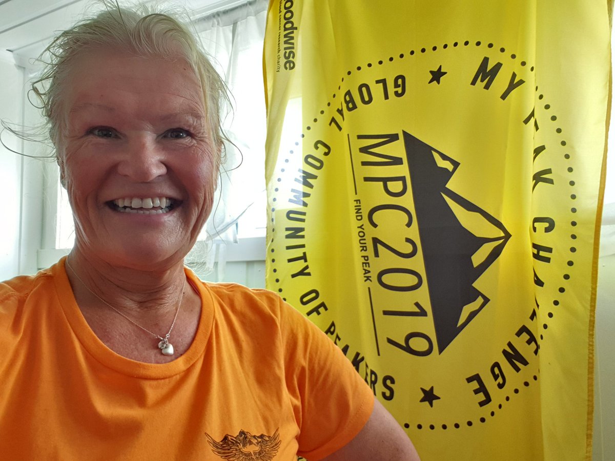 Lilleba2's tweet image. MagicMonday and heaps of #Peakersparkle 😅
C1M3W1D1
#valbo00 this is Sweatfest, burning🔥thighs,  @mypeakchallenge 
This is to all #peakersisters and #peakerbrothers the best supporters. 
Had to wear my #Peakerjump T, but take the actual jump later afraid my knees will buckle🤣