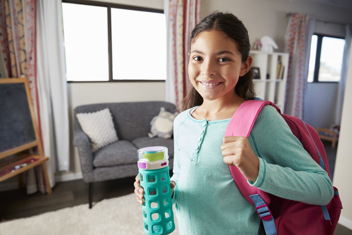 DenverWater's tweet photo. Ya sea que se dirija al trabajo, a la escuela o a jugar soccer, asegúrese de obtener suficiente agua durante el día.
¡Feliz primer día del año escolar @DPSNewsNow!
#BacktoSchool #Education #Teachers #classroom #youth #students #denverwater https://t.co/rrUuDrRvNa