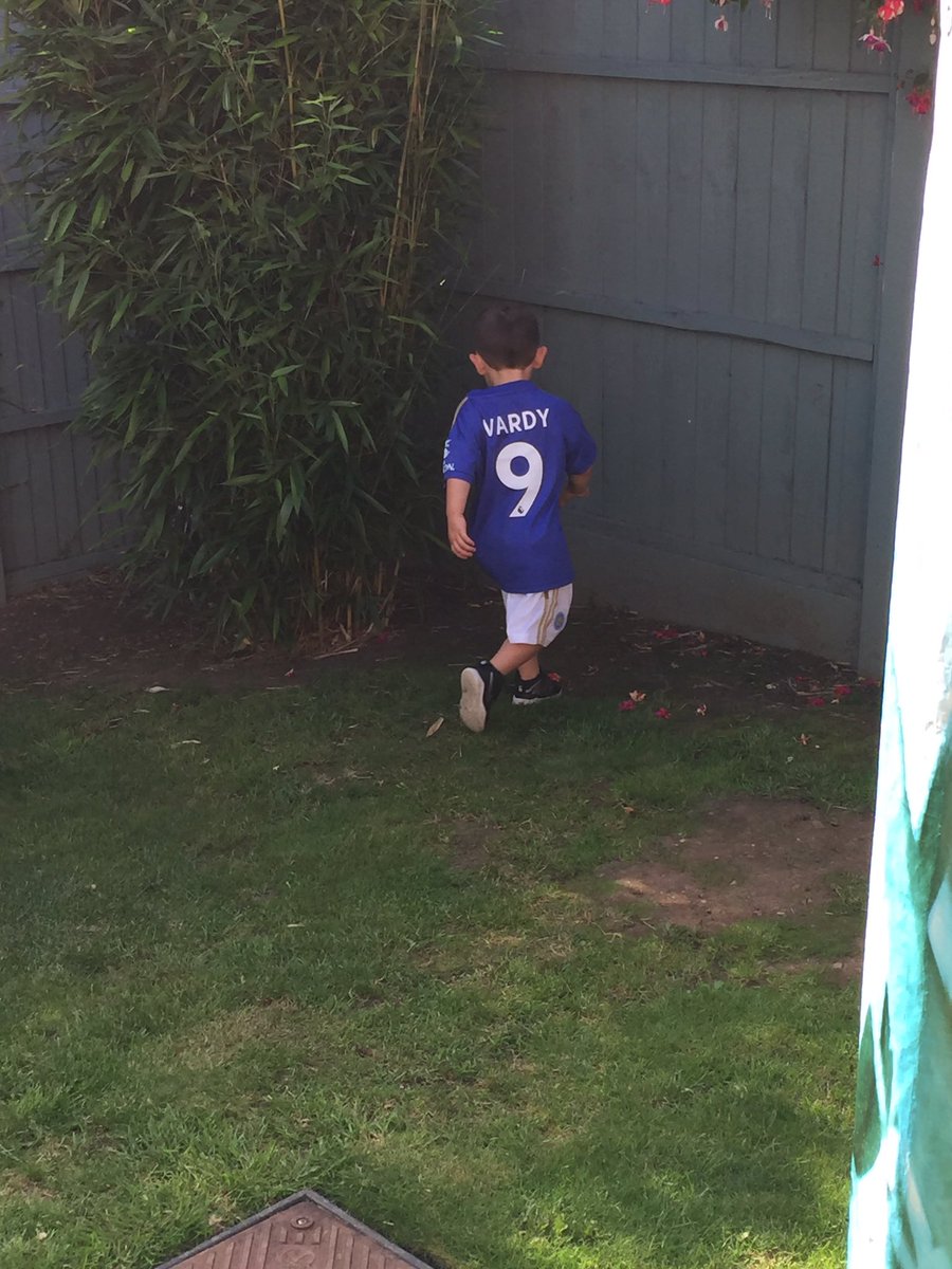 craigfox01's tweet photo. My first football kit had to be LCFC with Vardy 9!! Could you please wish our son, Cruiz a Happy 3rd Birthday,  @vardy7 https://t.co/CXNacu1rQD