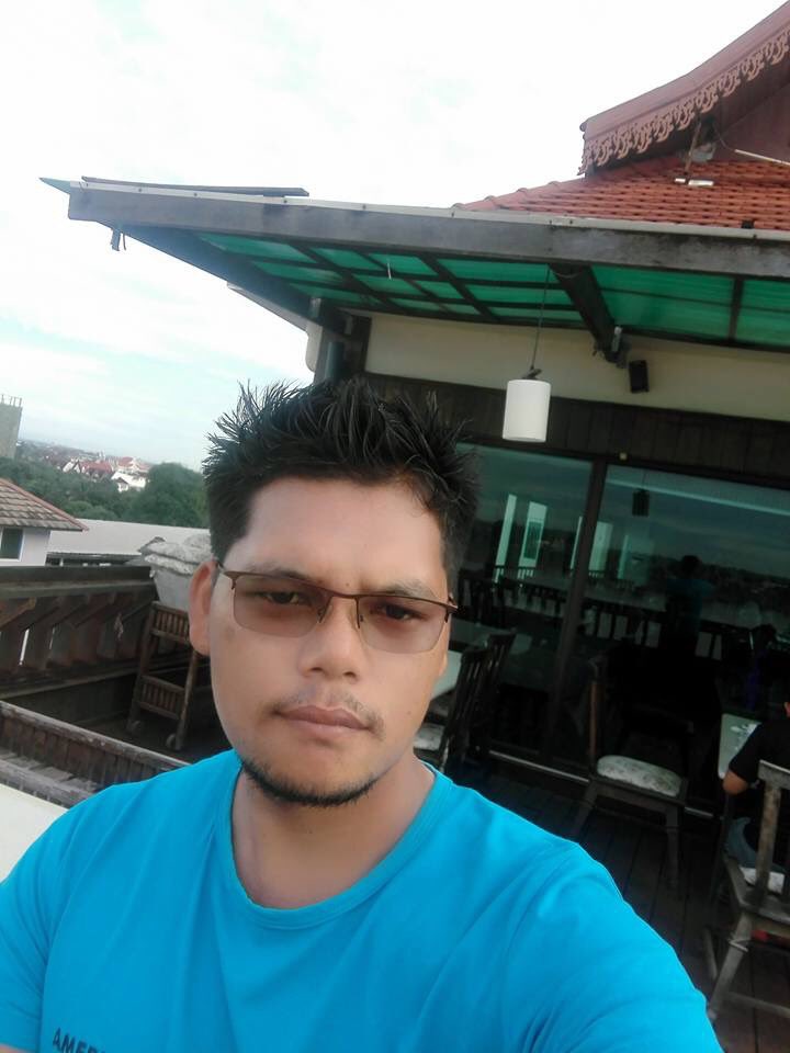 ຫນ້າຕາດີໃຜສິເລືອກເກີດໄດ້ເດຊໍ້ານີ້ກະເອົາແລະເນາະໃຜສິຮັກສິມັກກະໂຕຕົນເຮາດີກວ່າ
หน้าตาดีไม่มีใครเลือกเกิดได้แค่นี้ก็พอใครรักเราก็ให้รักในตัวตนเราดีกว่าเนาะ