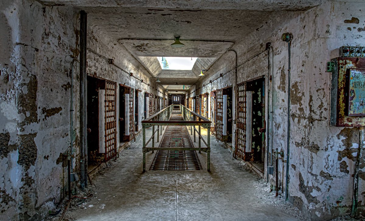 Cindy_Vasko's tweet photo. Cellblock in Abandoned Prison
#abandoned_prison #urbex #urban_exploration #maximum_security #abandoned_photography #historical_building #prison #forgotten_buildings #abandoned_places https://t.co/G3UMge9VQB
