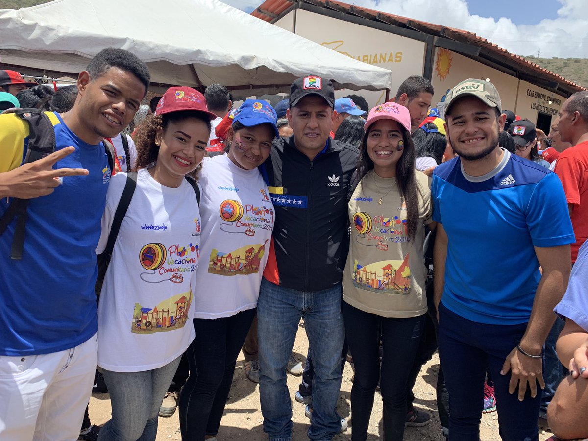 pinfantea's tweet photo. ¡Feliz inicio de semana! ☀️🇻🇪 

Hoy continuamos desplegados por toda Venezuela, brindándole #AtenciónIntegralParaElPueblo cumpliendo orientaciones del Pdte @NicolasMaduro para consolidar la tranquilidad y la suma felicidad en nuestra nación.

¡Venceremos! 💪🏽❤️👪 https://t.co/JnKtWXjNIh