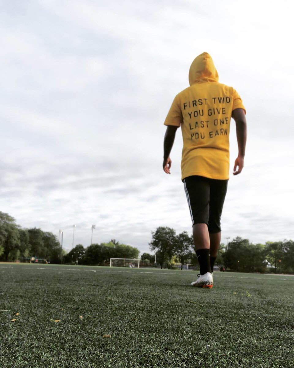 Early morning grind before the sun is out type of mentality⚽️🔥🔥
#nodaysoff #hardwork #hardestworker #grind #noexcuses #dedication #everyday #lawofattraction #youarewhatyouthink #chicago #albanypark