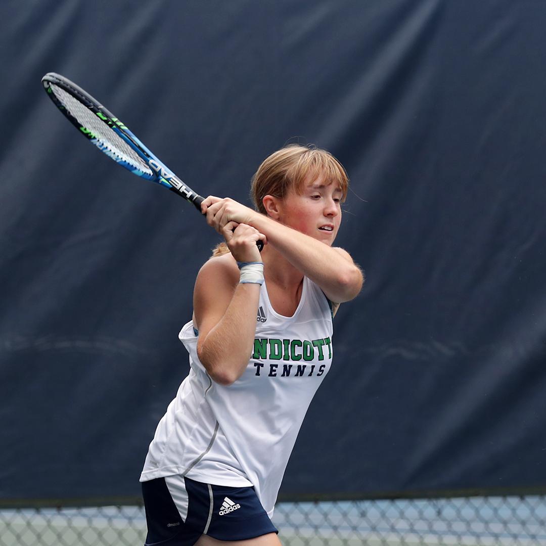 EndicottCollege's tweet photo. The fall sports Gull gang is nearly complete! Checking in for the preseason grind this morning are...

@EndicottCC (M&amp;W)
@EndicottTENNIS (W)
@EndicottWVB

Let's go! #ThisIsEndicott #GoGulls https://t.co/dqGEDG4yVC