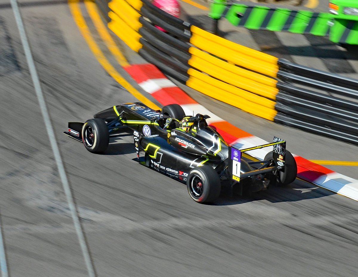 MisterPigz's tweet photo. @McLarenF1 Happy #WorldPhotographyDay!
Not a McLaren 😓, but here's @LandoNorris @ the #MacauGP2017! https://t.co/Lg3USa4Gui