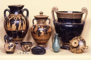 But the Athenians rarely placed the elaborate black-figure and red-figure pottery in their own graves. Most of these pieces you see in museums were exported from Athens. They were really popularSo, we find these pots in graves outside of Athens/16