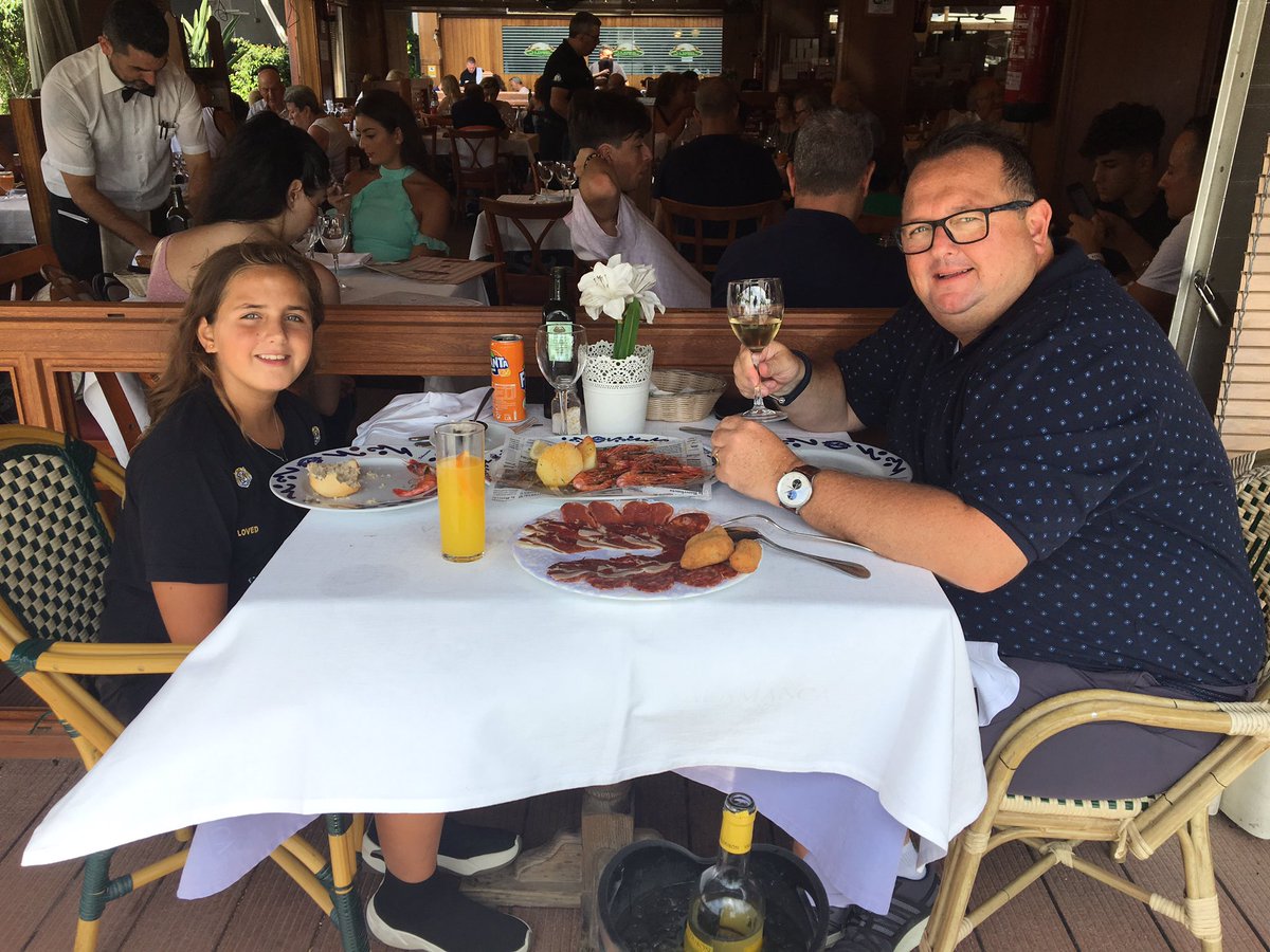 vladder1's tweet photo. Lunch at @LaFondaPort with old friend #sergio #visitadvice #catalanquality #service #friendly #qualityfood @ChanoahvanDijk #daddydaughterweek https://t.co/ECA9lEdbEg