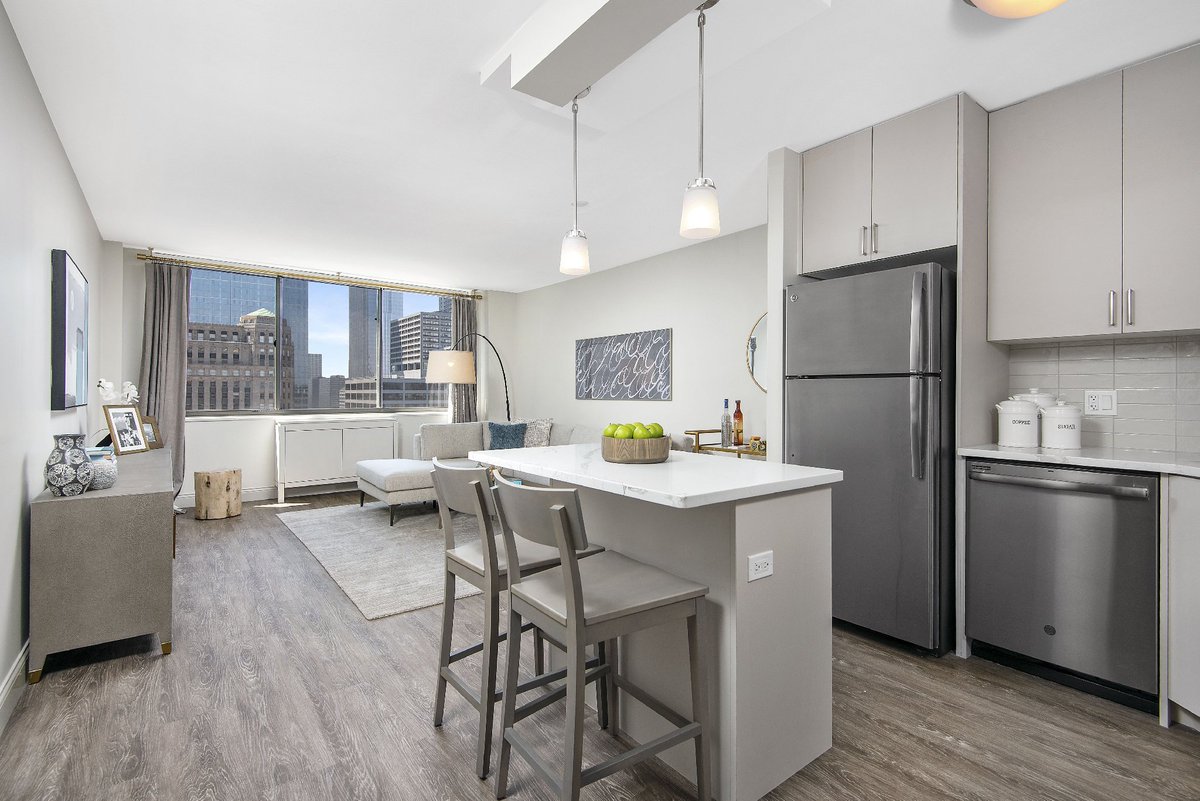 Give yourself the opportunity to strike up a conversation with the distinct River North community everyone is buzzing about. From sleek finishes to attainable downtown access, River North Park brings a sharpened style... Apartments.
.
rivernorthpark.com.
.
.
.
#WatertonWay